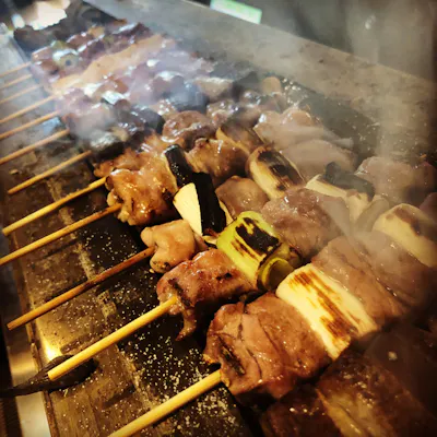 紀州備長炭で焼き上げる上質なやきとん
