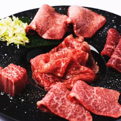 “焼肉芝浦”とタッグを組んだ舌品の味