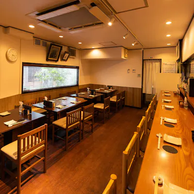 賑やかな声が心地よく響く活気に満ちた空間