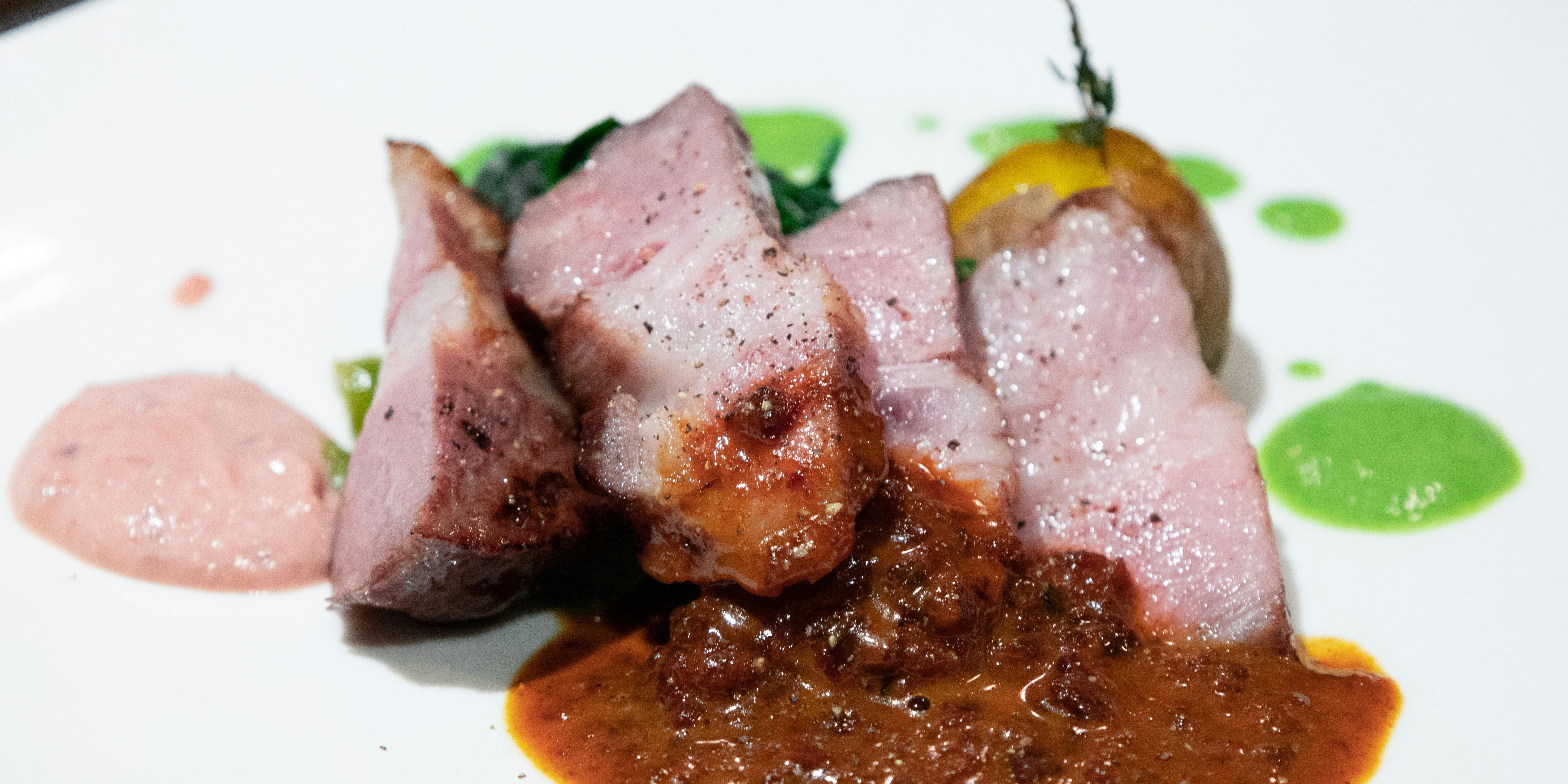 部位ごとに調理法を変える豚肉専門店 グロワグロワ