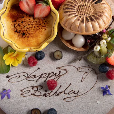お誕生日や記念日にはメッセージ付きデザートプレートを