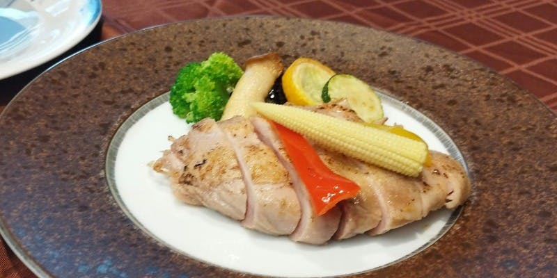 【サイドビュッフェ付】人気の鶏肉コンフィと鯛茶漬けのランチコース＋乾杯スパークリングワイン付き