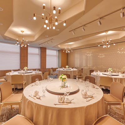 駅から近くの好立地、最大80名様まで可能な会場。