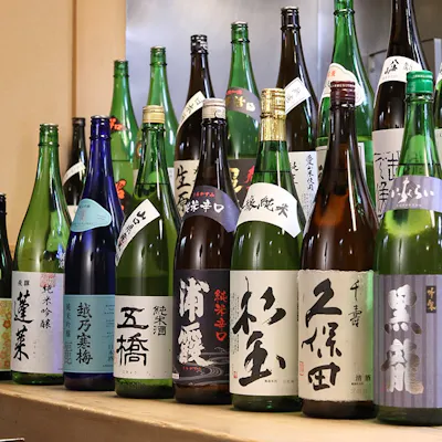 豊富に取りそろえる厳選日本酒