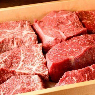 こだわりの赤身肉を使用