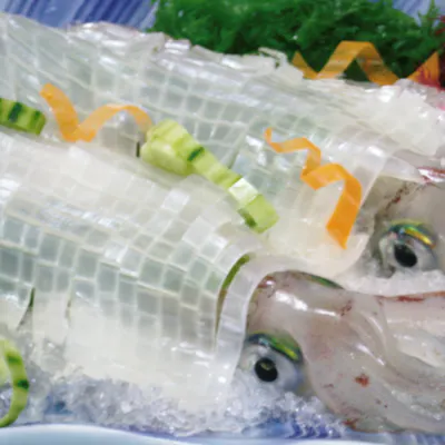 直前まで泳いでいたイカの活造り