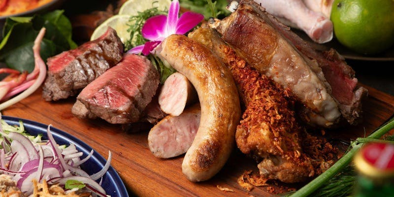 【スペシャルコース】特大ハラミステーキとタイ風ローストチキン Wメイン＋2時間飲み放題（個室確約可）