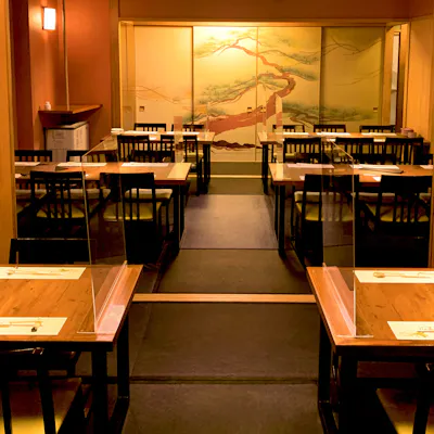 落ち着いた雰囲気の店内