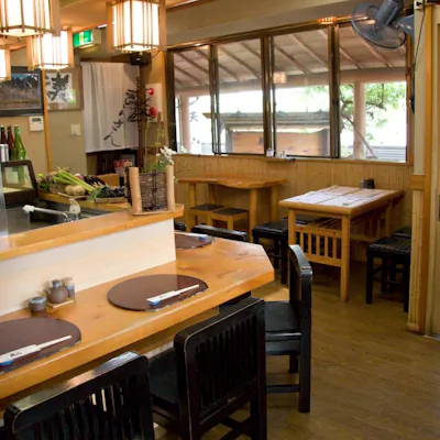 落ち着いた雰囲気の店内