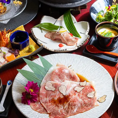 旬の美味しい食材を使用した贅沢なコース