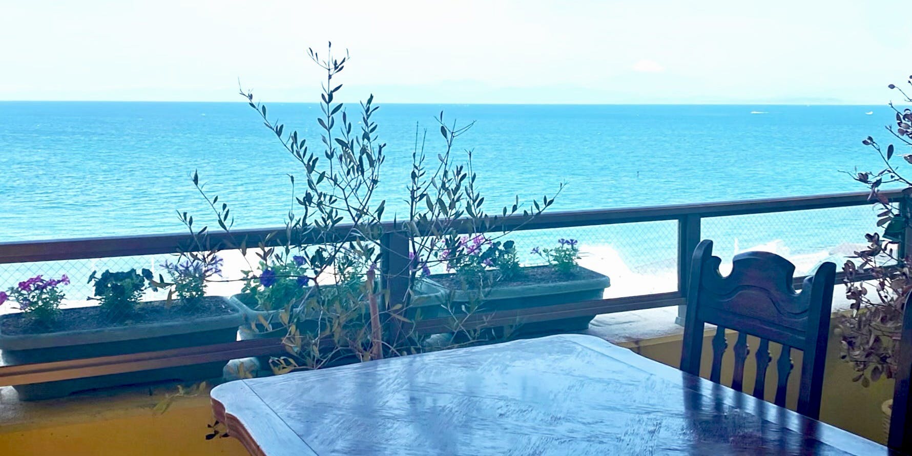 ラサーラ葉山 - 画像1