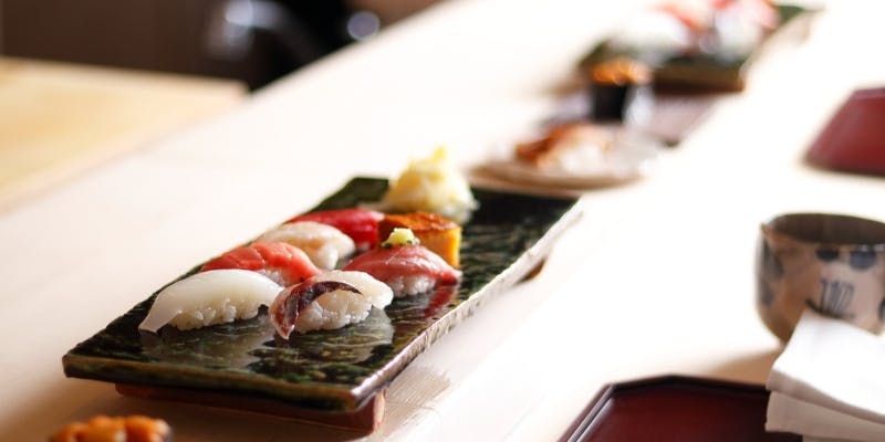 【寿司ディナー 清水】旬の握り10貫、つまみ4種に水菓子まで贅沢コース