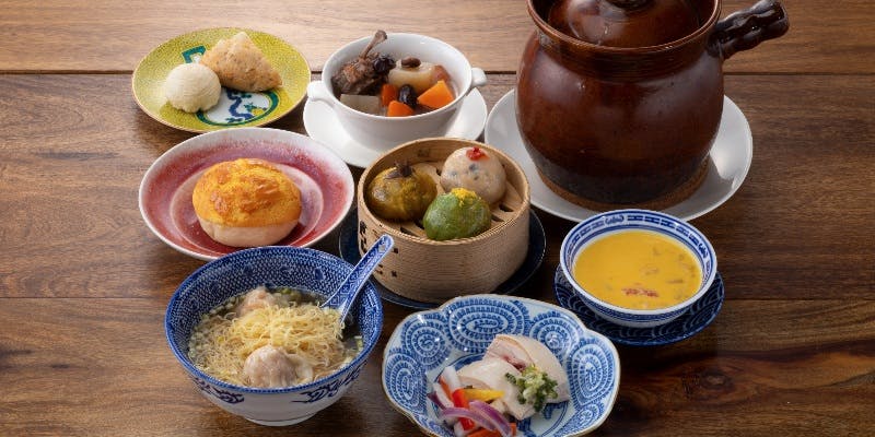5月1日～　【香港飲茶コース】お勧めの日替わり点心を含む各種点心、ランチ一番人気の海老ワンタン麺