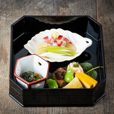 旬の食材を使用した本物の日本料理