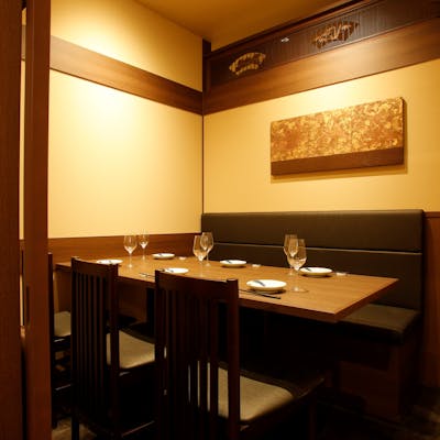 【赤坂の地下空間に広がる隠れ家】そこは誰にも教えたくない大人の秘密基地。