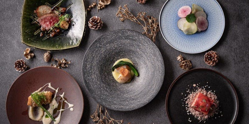 【Xmas2025】伊万里牛サーロインや蟹など厳選食材の豪華クリスマスコース全10品（大広間）