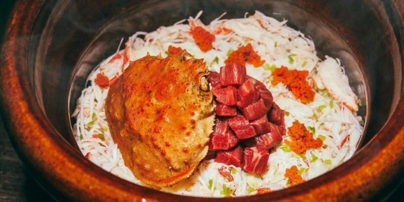 【Qコース】キャビアと和牛の燻製タルタル、せいこ蟹と牛ヒレの土鍋ご飯等13品（11/1～12/31）