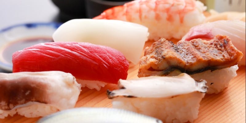 【お寿司コース】お造り3種、天ぷら盛り合わせ、お寿司8貫など店主が目利きした鮮魚を堪能