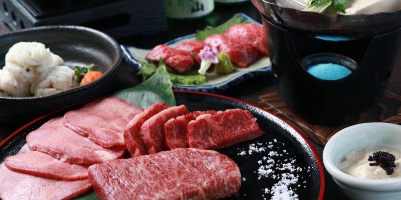 【富士山溶岩石 黒毛和牛焼肉コース ～宴～】湯豆腐・肉寿司など全8品
