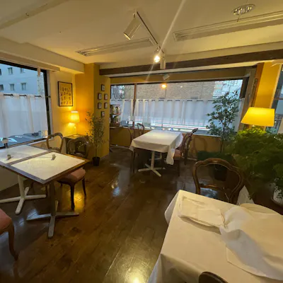 落ち着いた雰囲気の店内