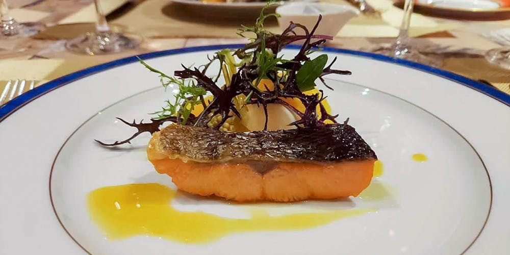 西洋料理 ラ ロワイヤル (La Royale) - 元町・中華街駅 5番出口徒歩5分
