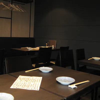 落ち着いた雰囲気の店内