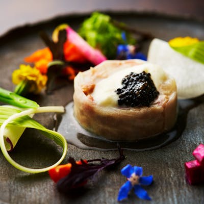 素材そのものの個性を包み込む、旬を感じるフレンチ