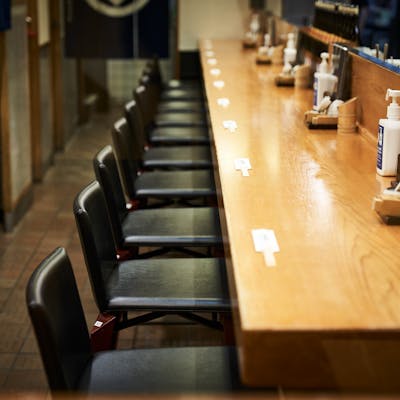 落ち着いた雰囲気の店内