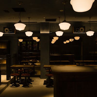 スタイリッシュな雰囲気の店内