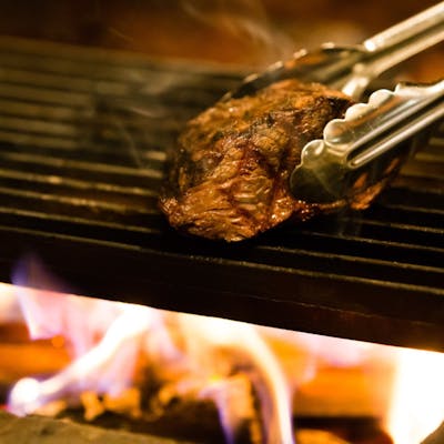 ロデオ独自手法で焼き上げる牛肉