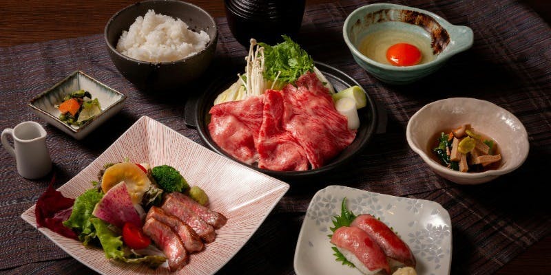 【土日祝、平日ランチ限定　米沢牛贅沢膳】赤身すき焼き小鍋