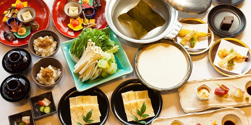 【湯豆腐コース】自家製豆腐と湯葉を自家製のつけ出汁でお召し上がり頂きます（川床確約）