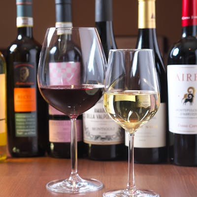 豊富に取りそろえる厳選ワイン