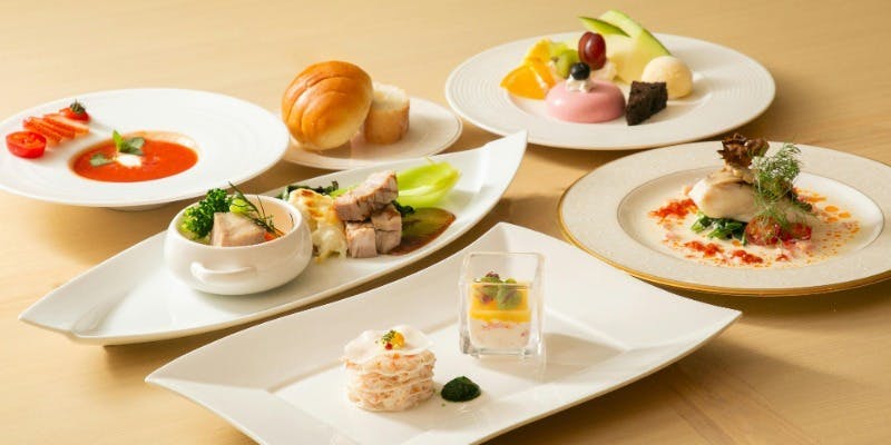 昔ながらの洋食とカニ　冬の味覚のディナーコース「ソレイユ」完全予約制　12/1（月）～