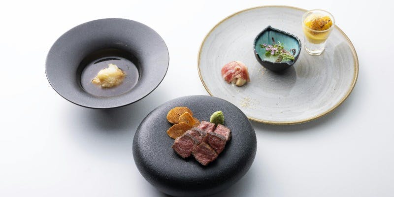 【くろコース】幻の黒毛和牛“能登牛イチボ”、大阪野菜など全7品＋乾杯ドリンク＋特製記念日ケーキ