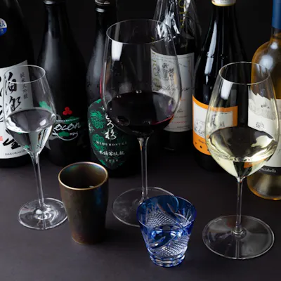 ワインと日本酒を交互に味わう、ペアリング