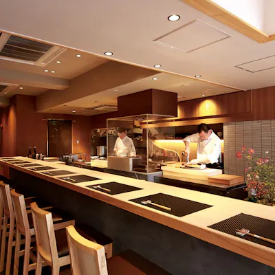 洗練された雰囲気の店内