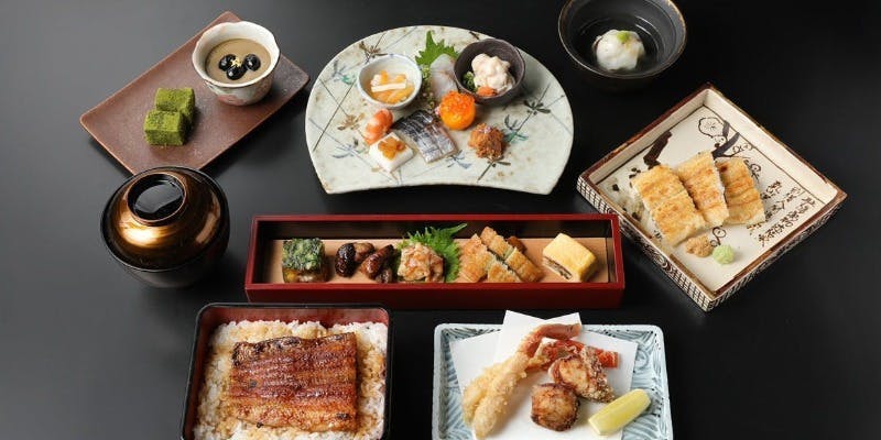 【季節限定会席：飲み放題付】　季節の前菜、白焼き、ずわい蟹、ふぐ、うな重など全7品＋飲み放題（個室）