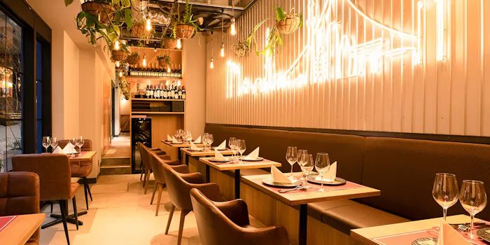 エッシマー Esszimmer 下北沢 ダイニングバー 一休 Comレストラン エッシマー Esszimmer 下北沢 ダイニングバー 一休 Comレストラン