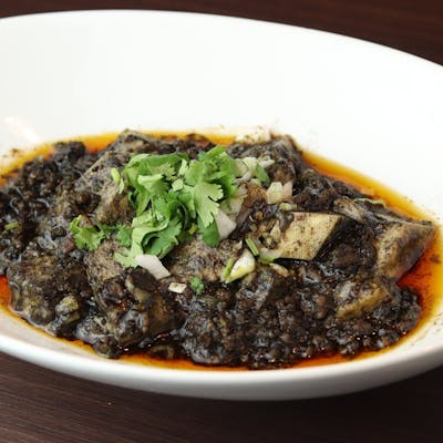 当店名物【黒麻婆豆腐】