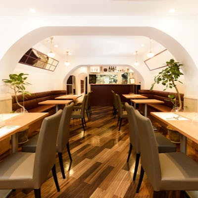 白を基調とした温かみのある空間