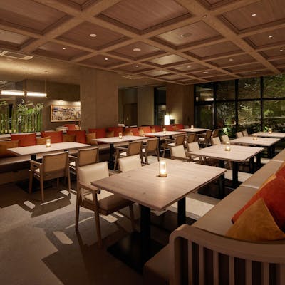 上質な空間広がる店内