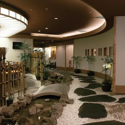 清流宮川をイメージした店内