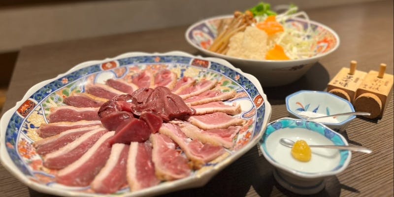 【お昼のみ】鴨しゃぶ鍋　鴨肉の色々な部位と地元野菜を堪能できます！〆と甘味付き