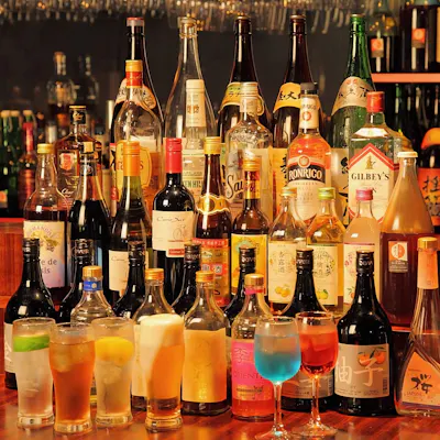 希少価値熟成酒やオリジナルブレンド酒など多数取り揃え