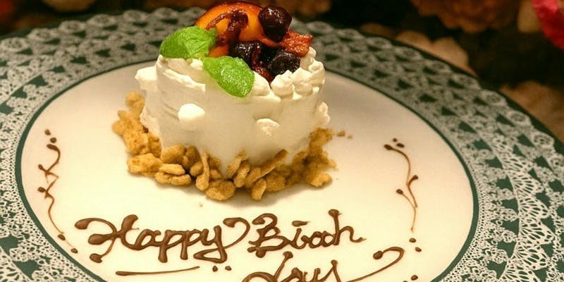 【カジュアル記念日】誕生日ケーキ付き！鶏もも肉のグリル×海老のスパイス炒め等10品6皿（2名様～）