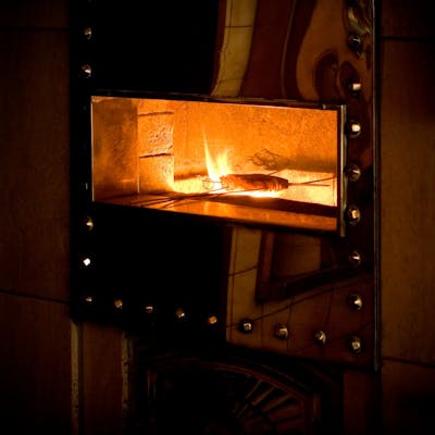 炭火の“炉”で焼く絶品のフィレ肉