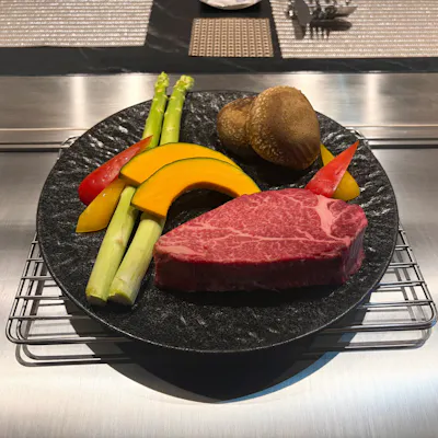 最高級な宮崎県産黒毛和牛ステーキ シャトーブリアン・ヒレ肉