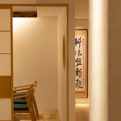 ゆったりとおくつろぎいただける店内