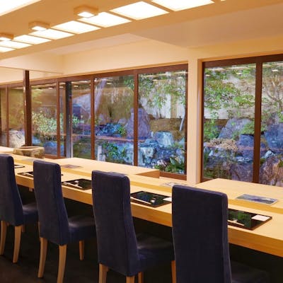 庭園を望む贅沢な空間